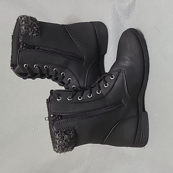 CHEROKEE Girls Black Lace Up Side Zip Fleece Tip Ankle Booties - Size 2 - Picture 3 of 10